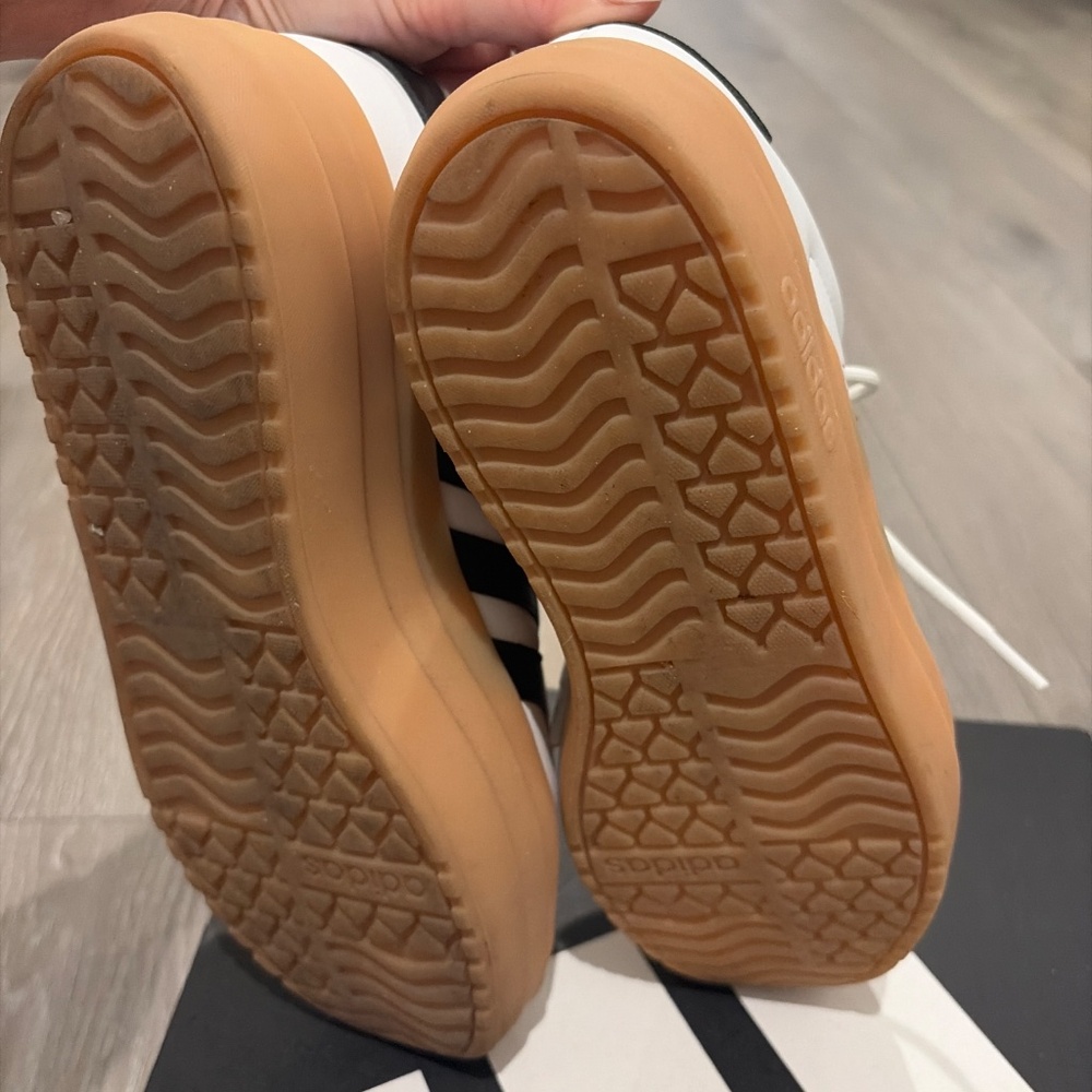 Trendy sneakers - Picture 4 of 4